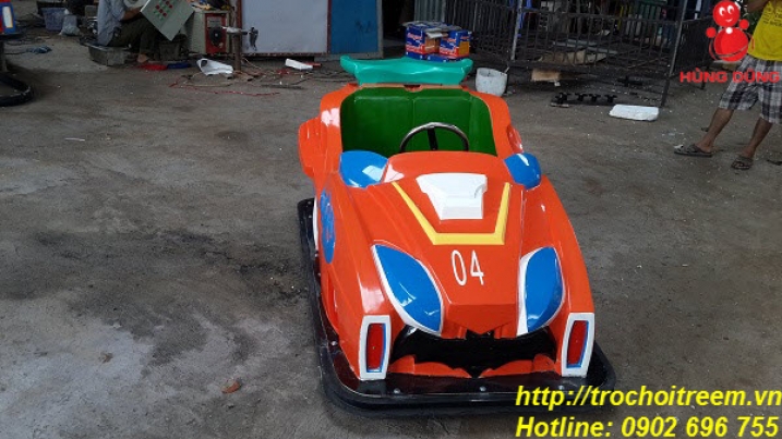 Xe điện đụng batman 02