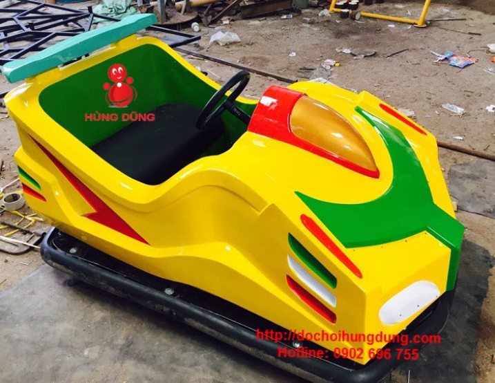 Xe điện đụng 04